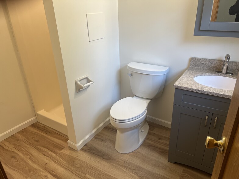 Master Bath - 5633 Opal St