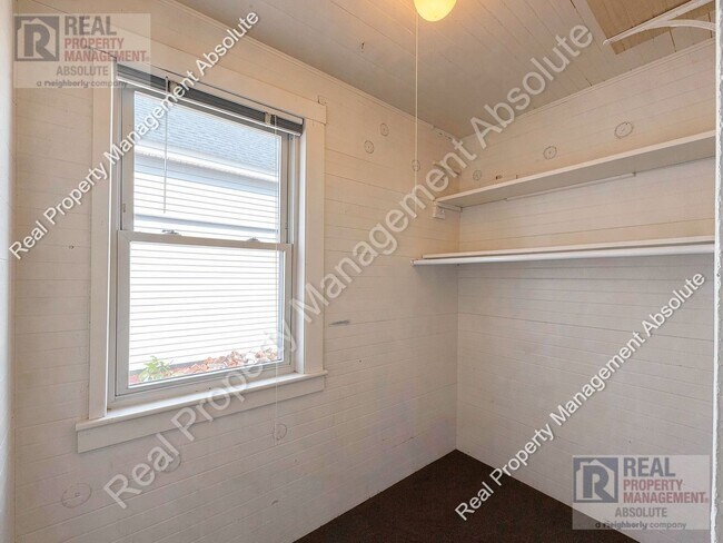 Building Photo - 72-74 Kinsley St