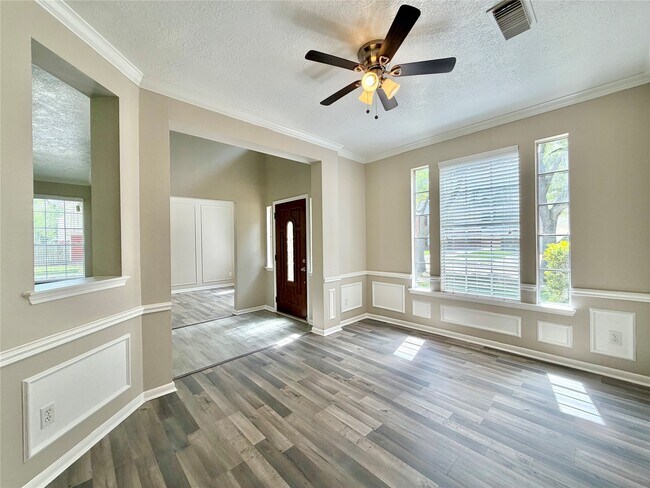 Building Photo - 6315 Laurel Bush Ln