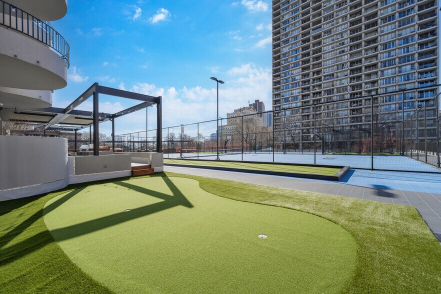 Building Photo - 2020 N Lincoln Park W