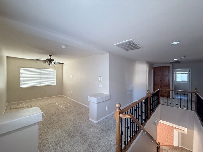Building Photo - Well-Maintained 2-Story Home with Function...