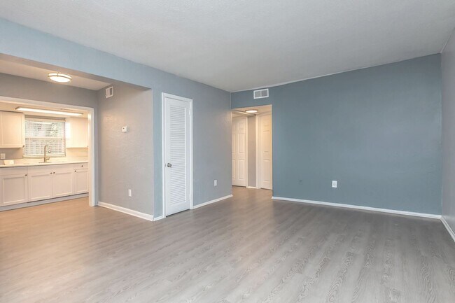 Building Photo - Renovated 2-Bedroom with Private Laundry