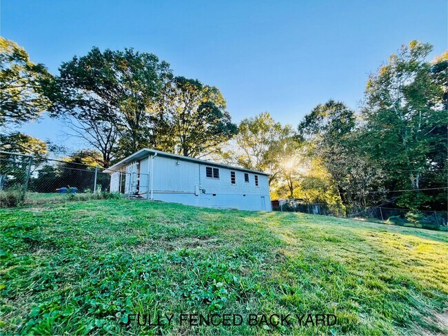 Building Photo - 1033 W 33rd St