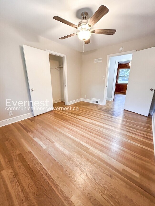 Building Photo - 112 Tabor St