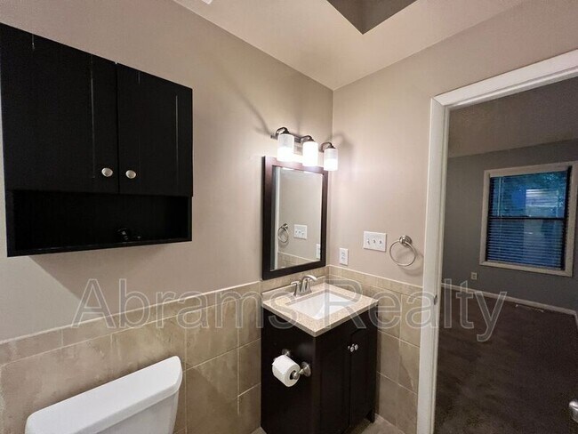 Building Photo - 1136 Glengarry Way
