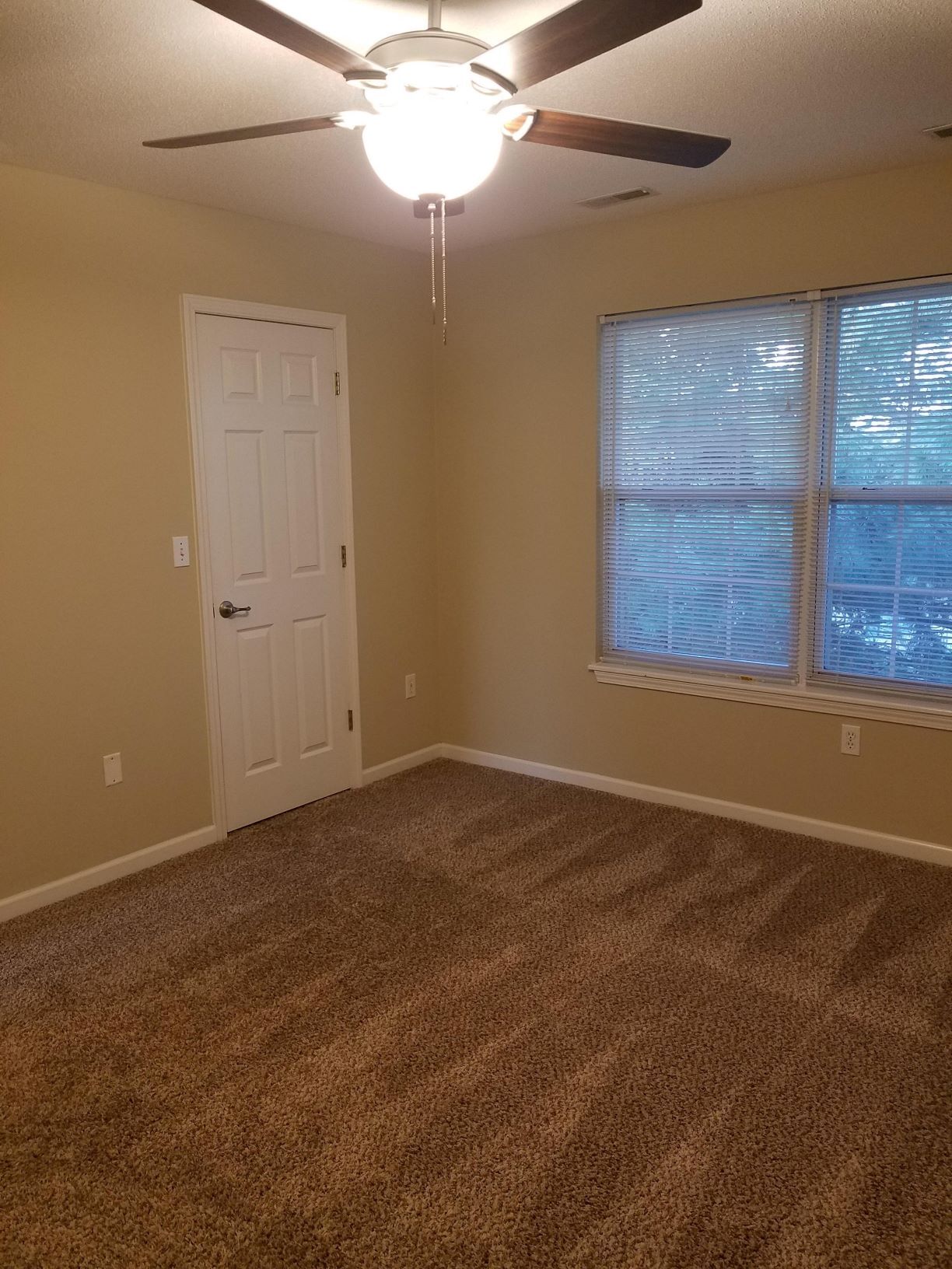 Building Photo - 421 Orchard View Ct