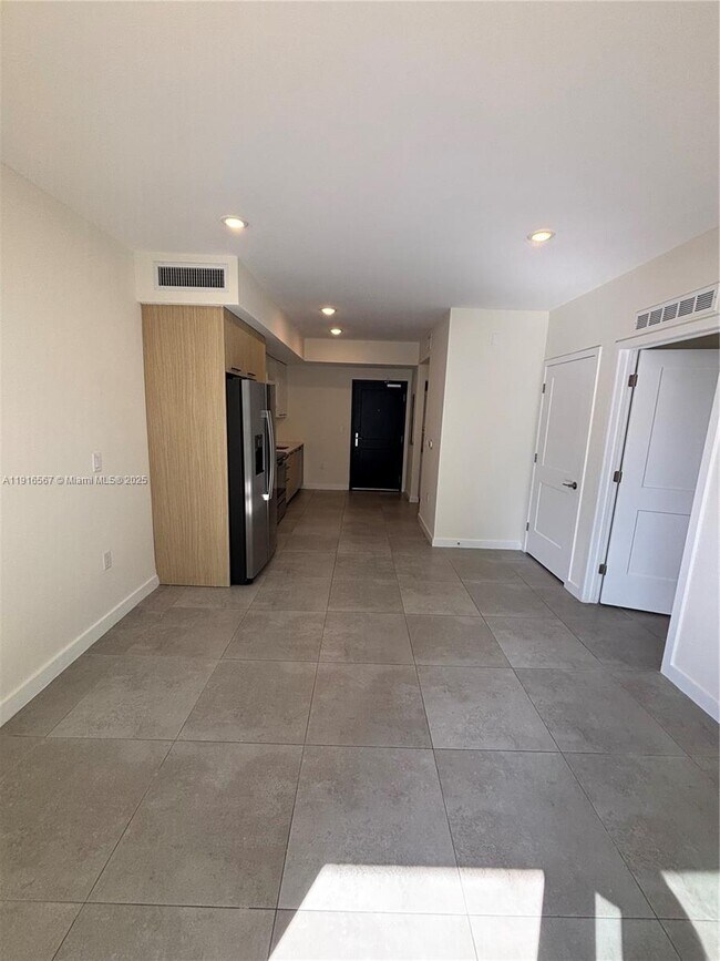 Building Photo - 16395 Biscayne Blvd