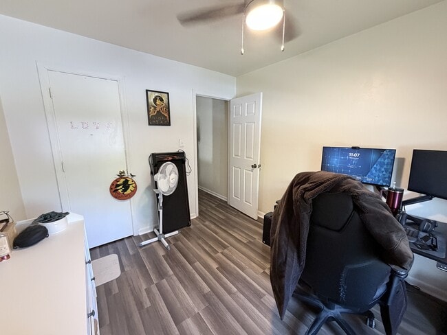 Building Photo - 3327 Lakecrest Rd