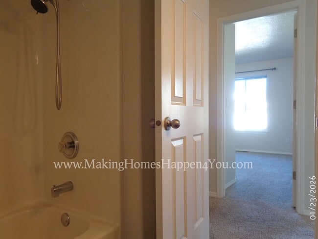 Building Photo - 7475 Parkplace Dr NE