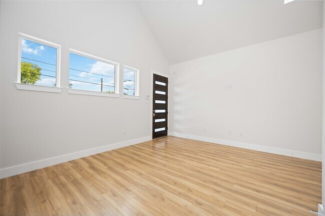 Building Photo - 7614 Avenue L