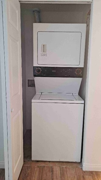 Building Photo - 4960 Harrison Dr