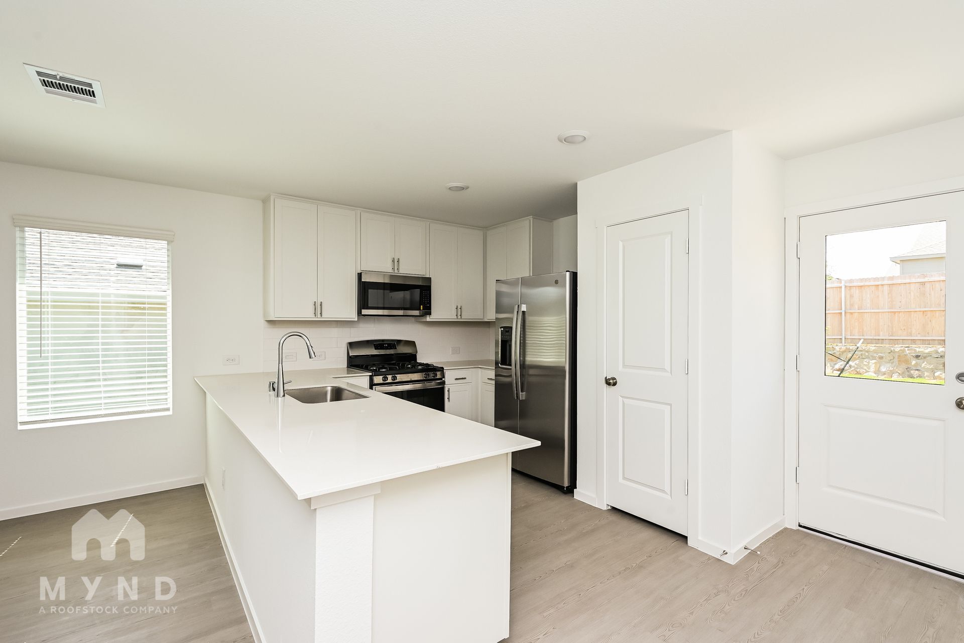 Building Photo - 2716 River Knl Ln