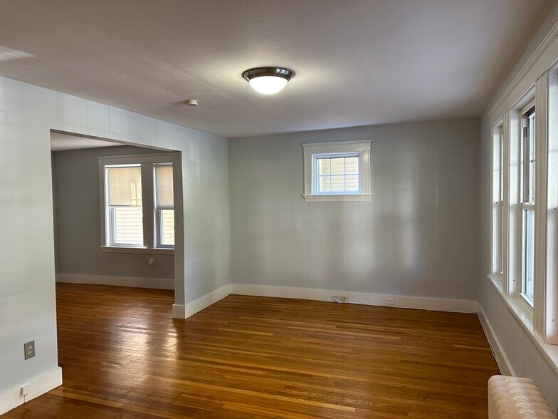Building Photo - 18 Symmes St