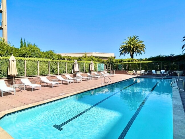 Building Photo - 2BR/2BA Remodeled Condo in the Towers! NEW...