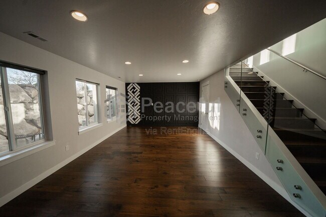 Building Photo - 1867 S Prairie Pond Rd