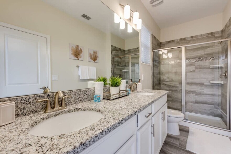 Building Photo - 4801 Kings Castle Cir