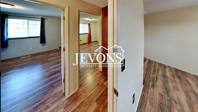 Building Photo - 3-bedroom single-family home near Randall ...