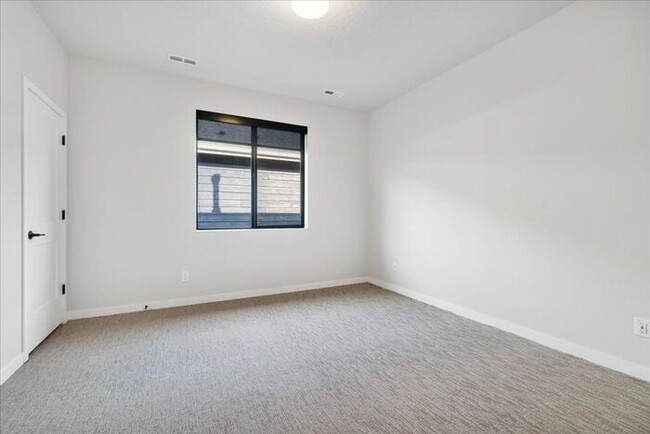 Building Photo - Single-Level Serenity: Your 3 Bedroom, 2 B...