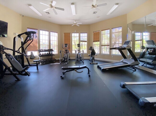 Building Photo - 2 Bedroom Condo W/ Garage in Lakewood Ranch