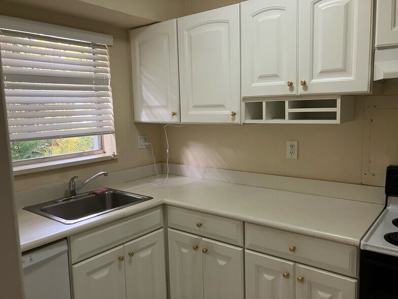 Building Photo - 5590 SW 78th St