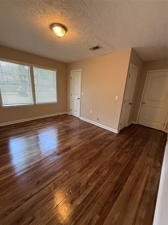 Building Photo - 8108 Wier Dr