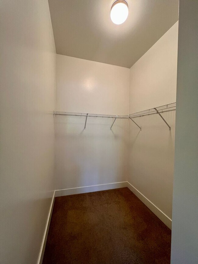 Building Photo - PENDING APPLICATION; Spacious Home on Golf Course  - All Bedrooms En Suite