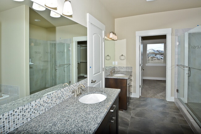 Building Photo - 4 Bedrooms 2.5 Bathrooms in Meridian