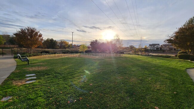 Building Photo - 3 Bed 2.5 Bath | Large Patio | Rivage in the Parkway