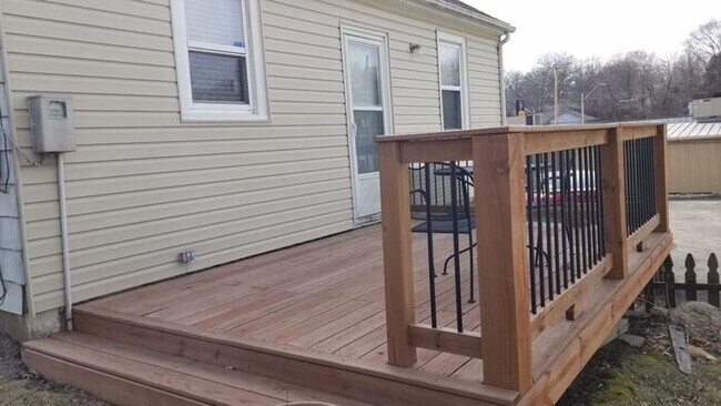 Building Photo - 2 Bed / 1 Bath House Near NKC!