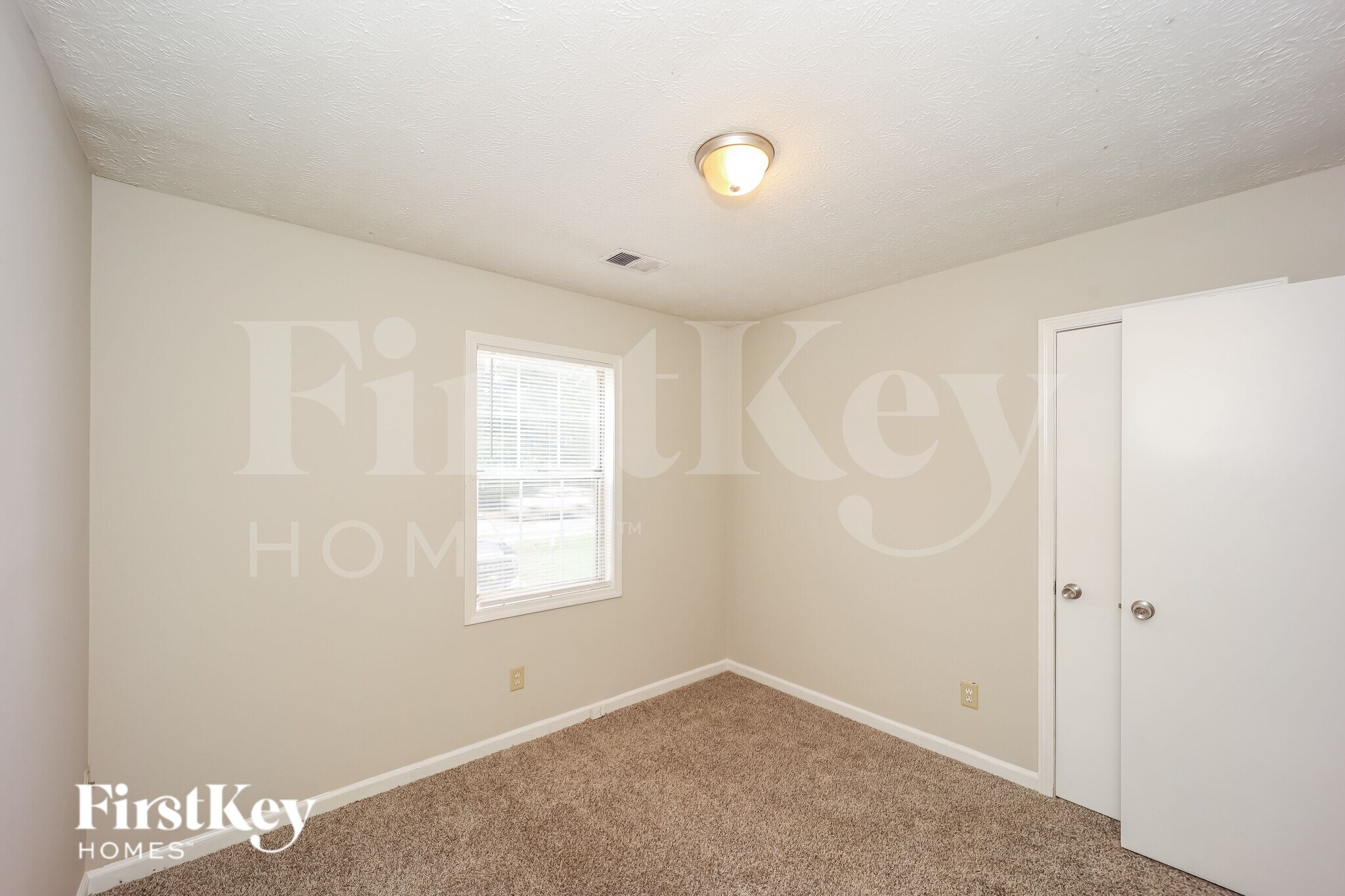 Building Photo - 2097 Phillips Rd