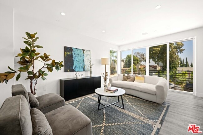 Building Photo - 1959-1952 Preuss Rd