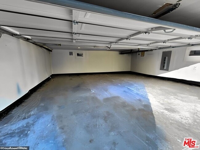 Building Photo - 4445 Don Zarembo Dr