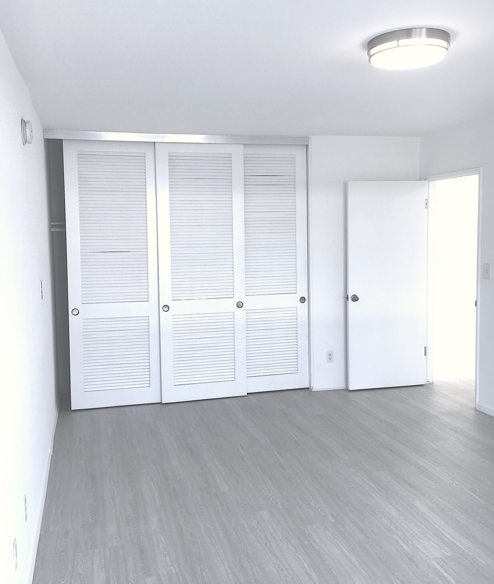 Spacious Guest Bedrooms - 1236 Amherst Ave
