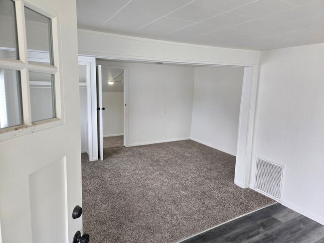 Building Photo - Newly Remodeled House