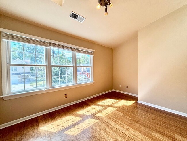 Building Photo - Gorgeous 3-Bedroom Condo in Virginia Beach