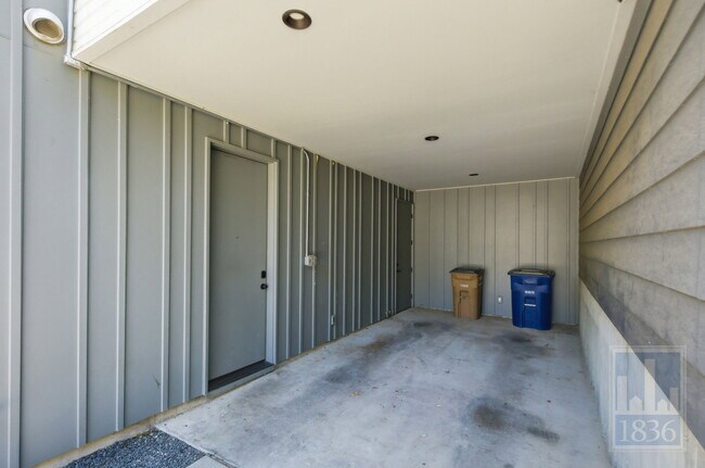 Building Photo - 3202 Clawson Rd