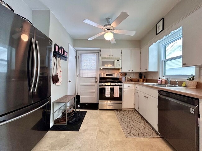 Building Photo - Four Bedroom Home in Southeast Grand Rapids