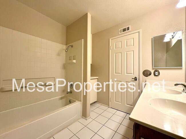 Building Photo - 14383 La Crescenta Ave