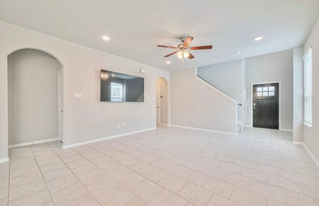 Primary Photo - 31630 Heguy Pass