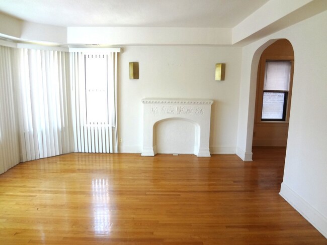 Building Photo - 8009 S Phillips Ave