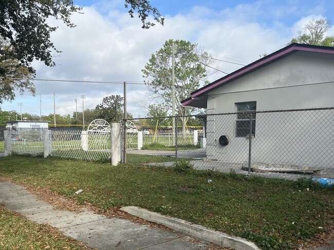 Building Photo - 1519 S Parramore Ave