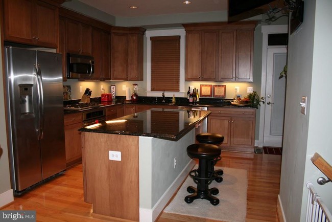 Building Photo - 2731 Linden Ln