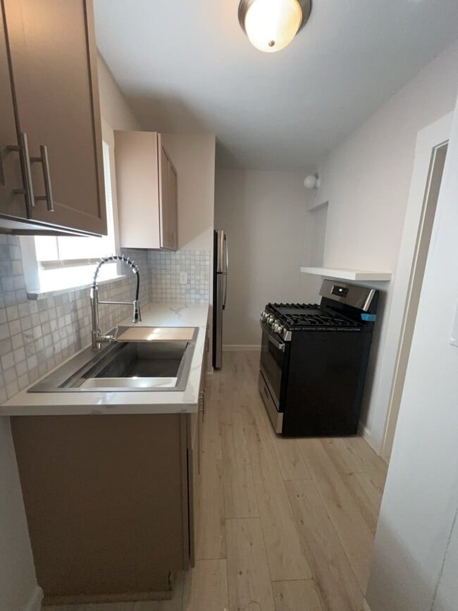 Building Photo - 1006 Studewood St