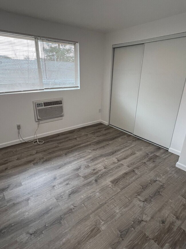 Building Photo - 851 NE A St