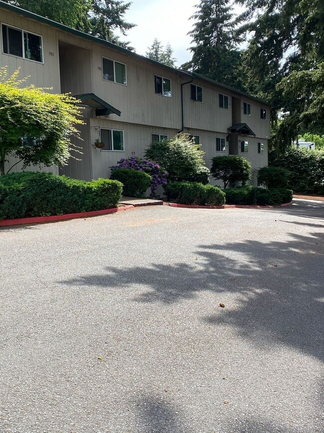 Building Photo - Upstairs 2 Bedroom, 1 Bathroom Apartment Home