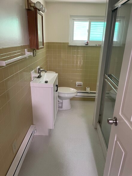 Bathroom 1 - 4740 Juniper St