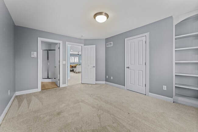 Building Photo - 12932 Sunset Bluff Ct