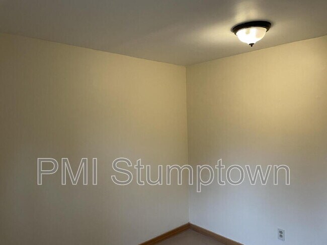 Building Photo - 6016 NE Alberta St