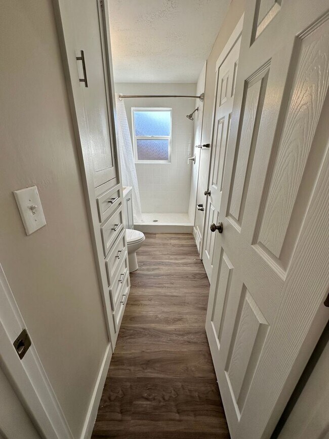 Building Photo - Darling remodeled 5 bedroom 2 bathroom home in the heart of Ogden