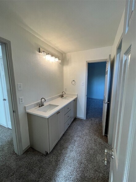 Building Photo - 1200 Oakley Dr